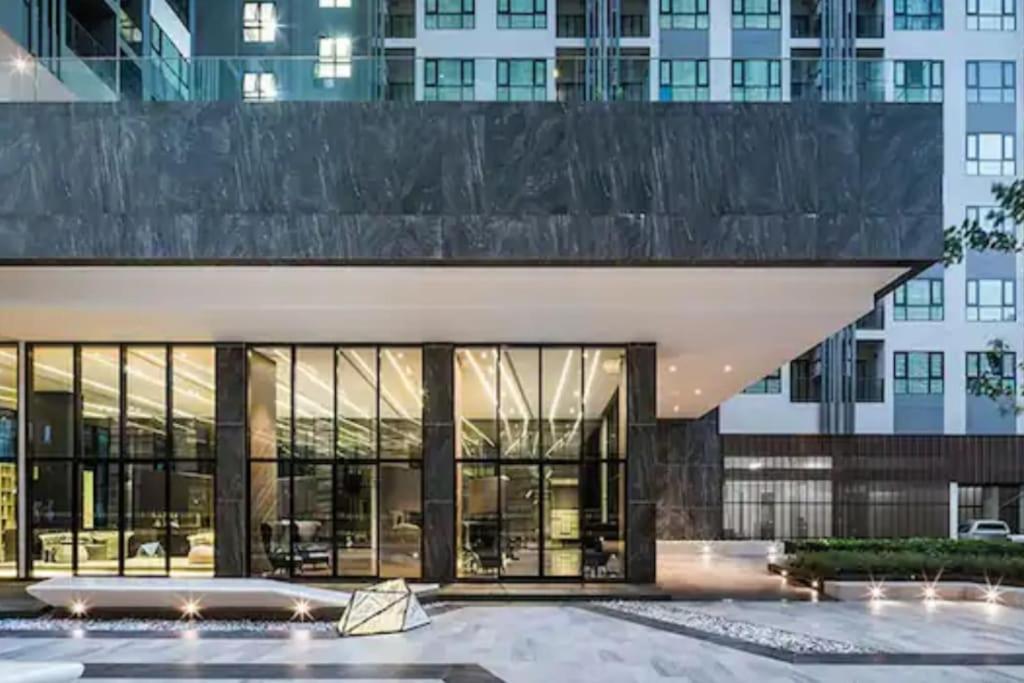 The Base Central Pattaya Quiet King-Bed With Infinity Pool & Free Netflix ภายนอก รูปภาพ