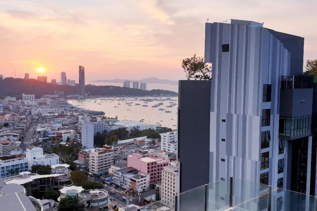 The Base Central Pattaya Quiet King-Bed With Infinity Pool & Free Netflix ภายนอก รูปภาพ