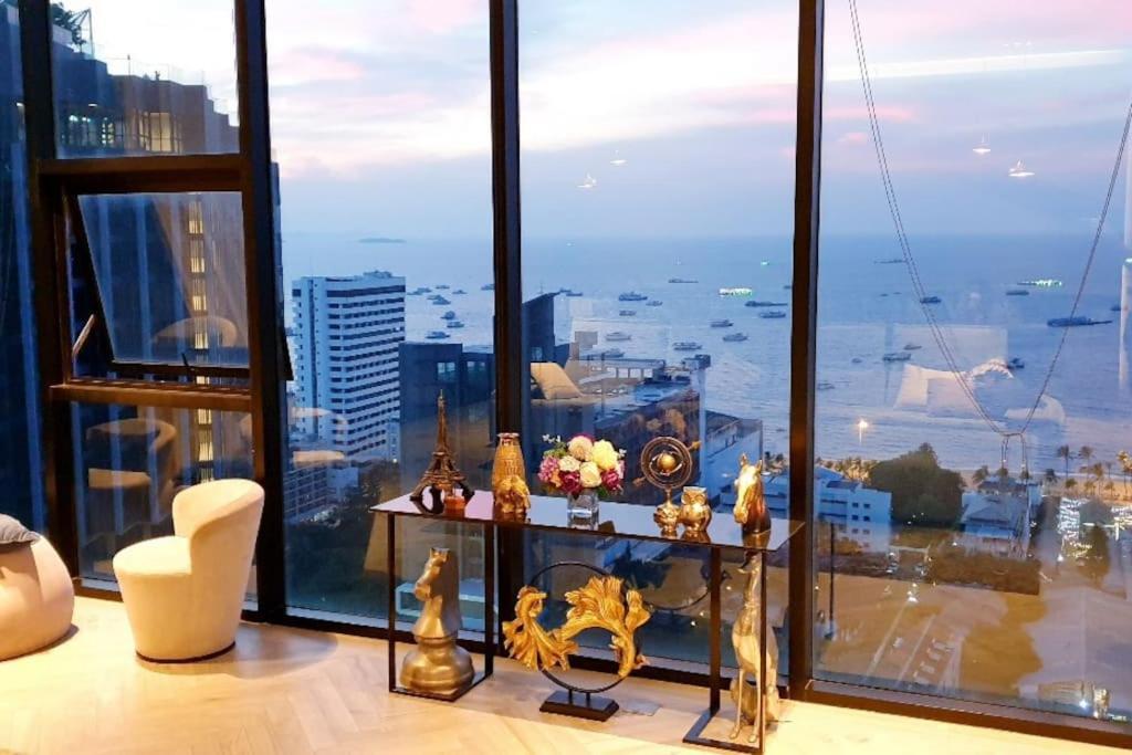 The Base Central Pattaya Quiet King-Bed With Infinity Pool & Free Netflix ภายนอก รูปภาพ